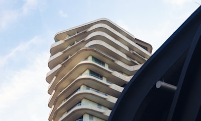 持续关注法律和市场变化