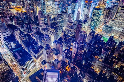 创新驱动：香港企业家的转型之路
