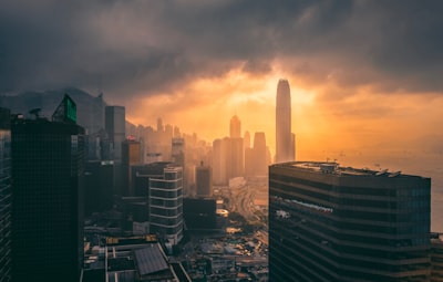 开篇：时代巨轮下的香港企业家精神