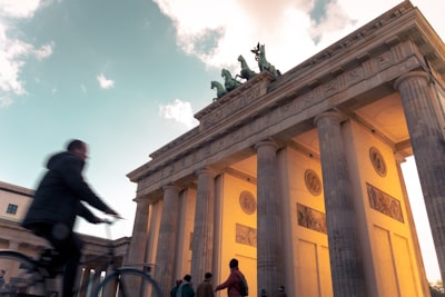 找到合适的注册机构和程序