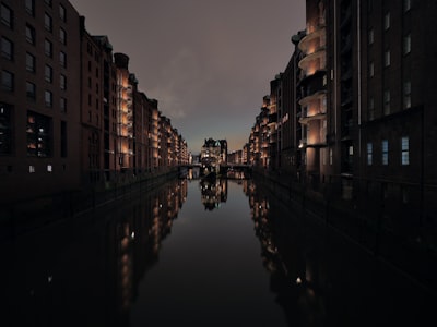 一、选择公司类型：有限责任公司还是股份公司？