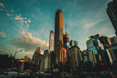 香港上市：连接中国与国际市场的桥梁