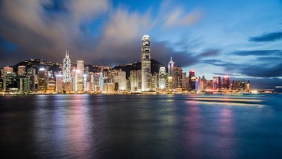 香港生活：机遇与挑战并存