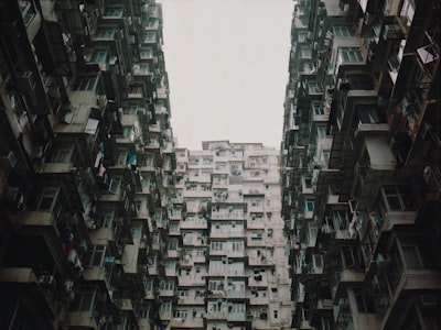 引言：香港的魅力与机遇